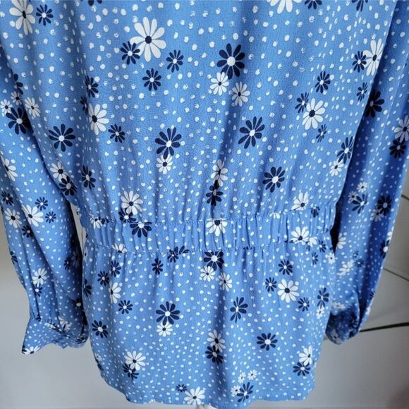 Talbots Petites Blue Flora Wrap Blouse Poet Sleeve V-Neck Flowers & Dots Size LP - Picture 10 of 16